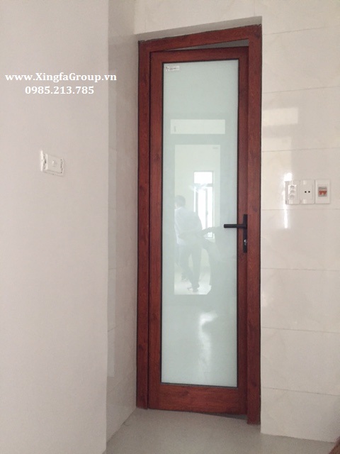 Mẫu cửa nhôm XINGFA nhà tắm wc dùng kính mờ phun sữa
