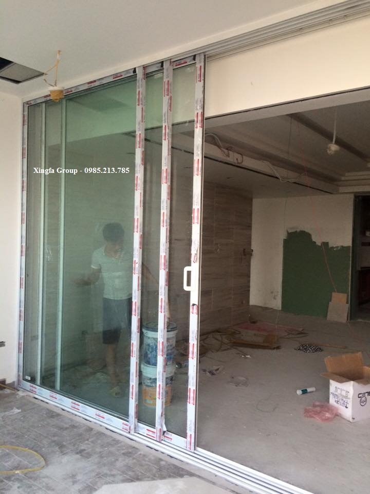 Thi công hạng mục cửa nhôm Xingfa nhập khẩu mở trượt 3 cánh trên 3 ray độc lập tại căn hộ cao cấp Vincom Bà Triệu