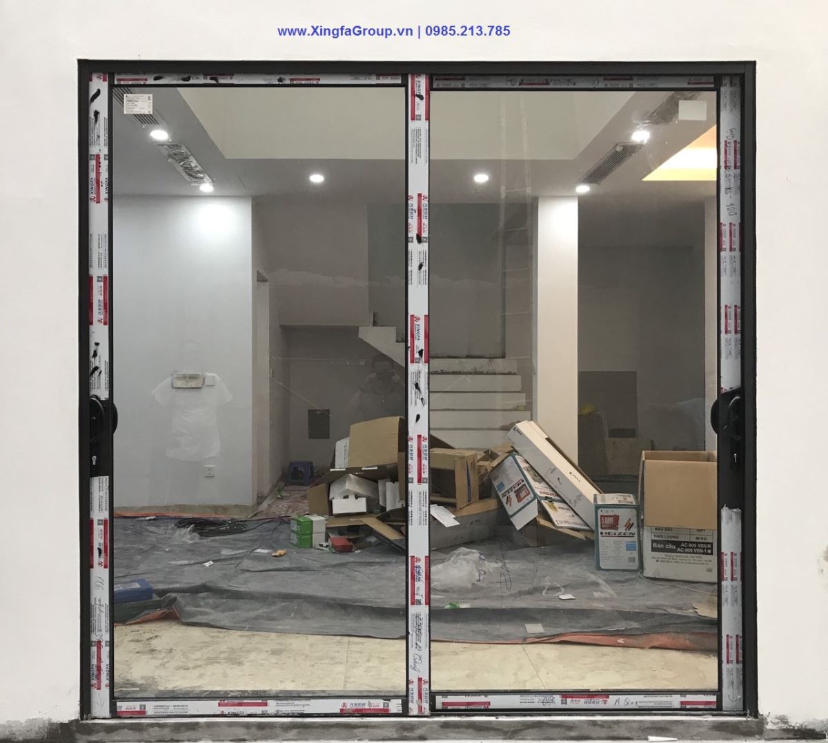 Hình ảnh mẫu cửa nhôm XINGFA thông phòng mở trượt 2 cánh